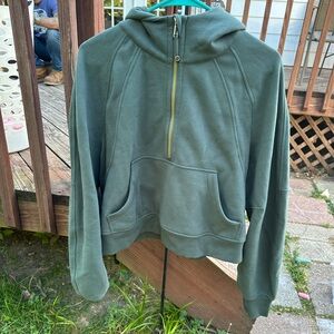 LULULEMON dark forest scuba size M/L EUC